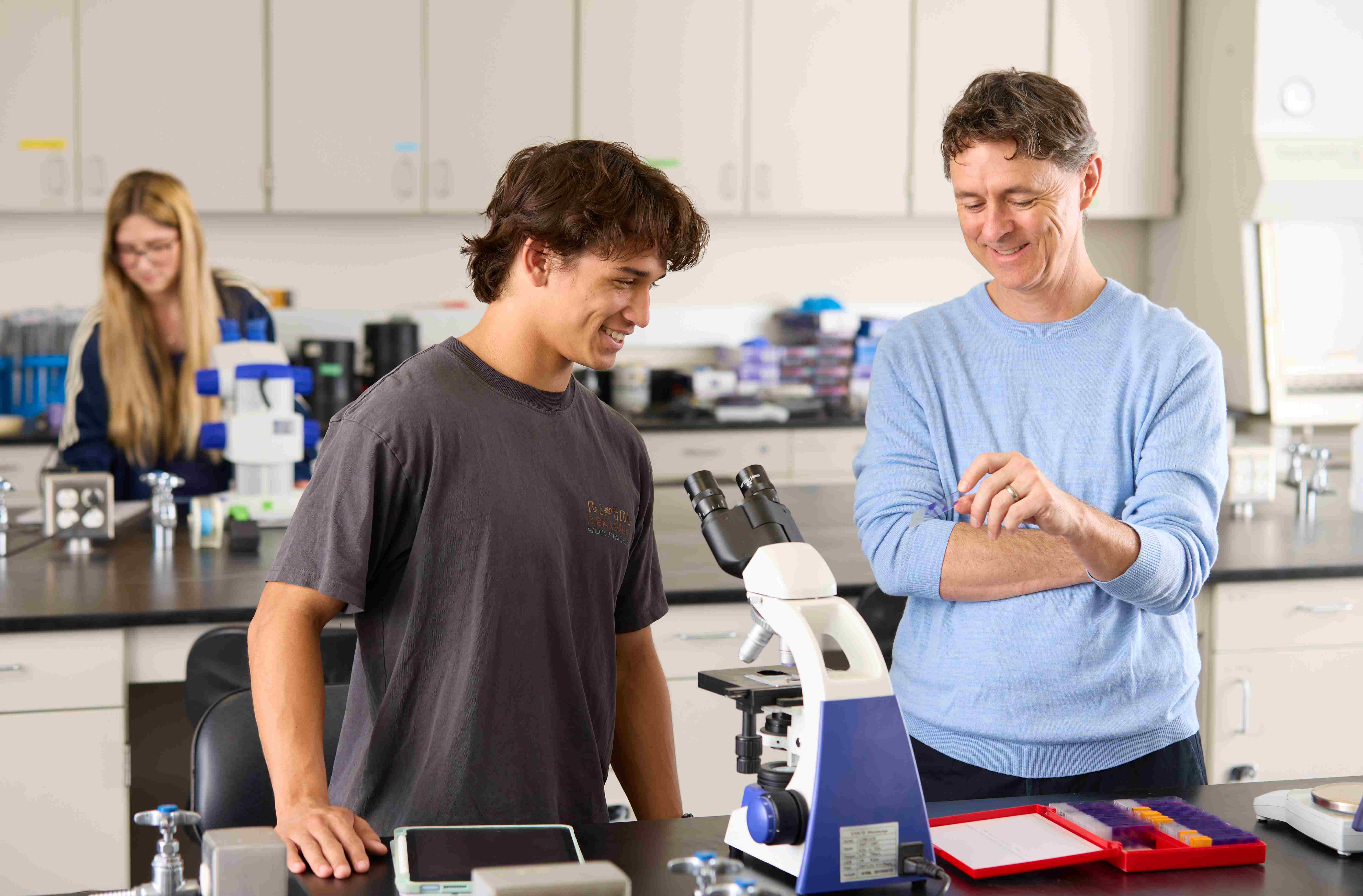 A student doing undergraduate research with Dr. Bryce Ryan in a Biology lab.