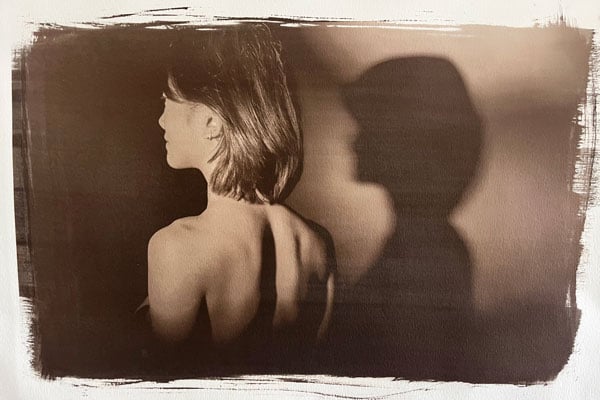 a woman with her back turned to the side