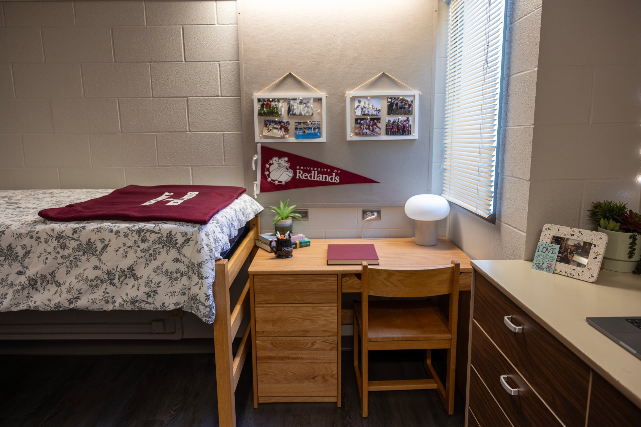 a desk and chair in a room