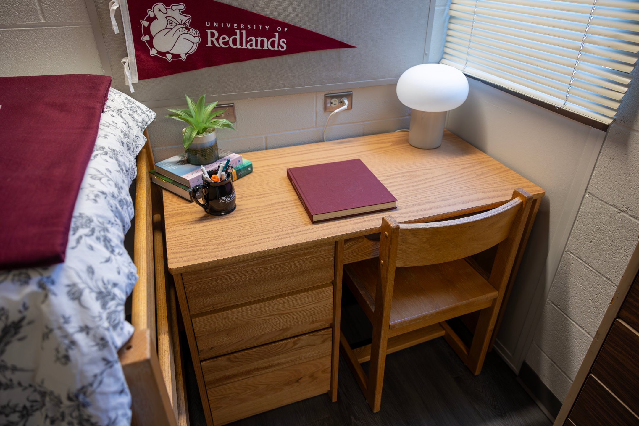 a desk with a lamp and a book