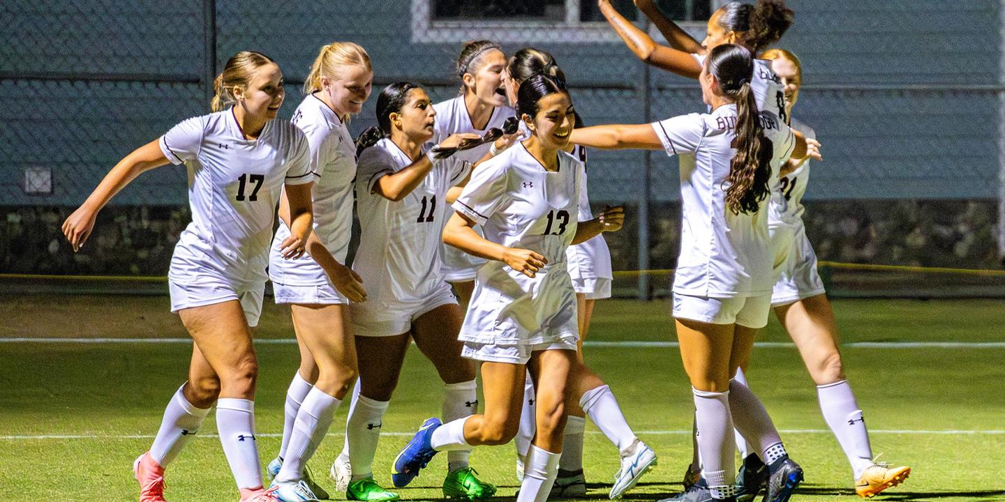 Image carousel - Women's soccer