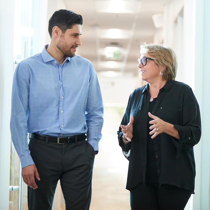Mutiple media - Dr. Allison Fraiberg talking with business student