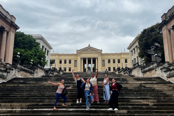 cuba-study-away---group-on-steps-600x400